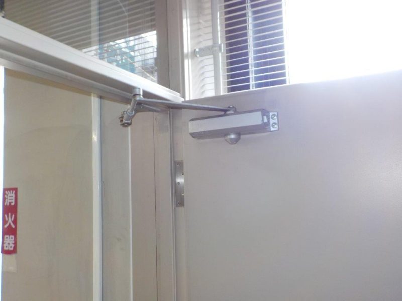 ドアクローザー交換